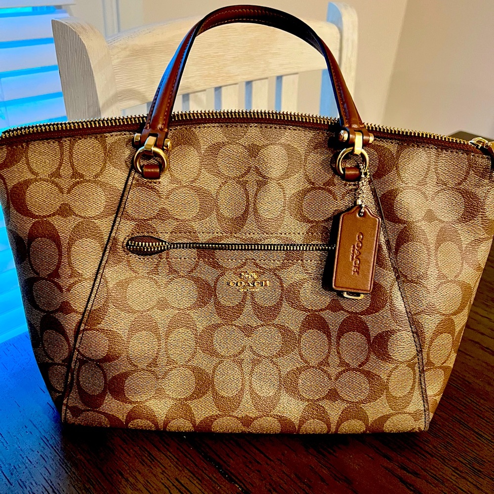 Snag Quick! Vintage Coach Handbag